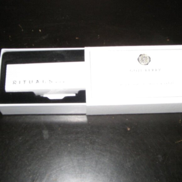 Rituals Goji Berry LUXURY Car Perfume w/2 strips NIB - Picture 4 of 5